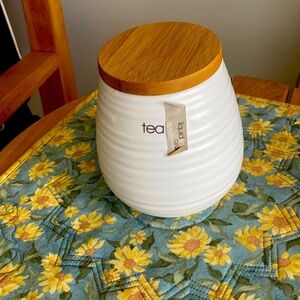 Liquid Lines Tea Canister